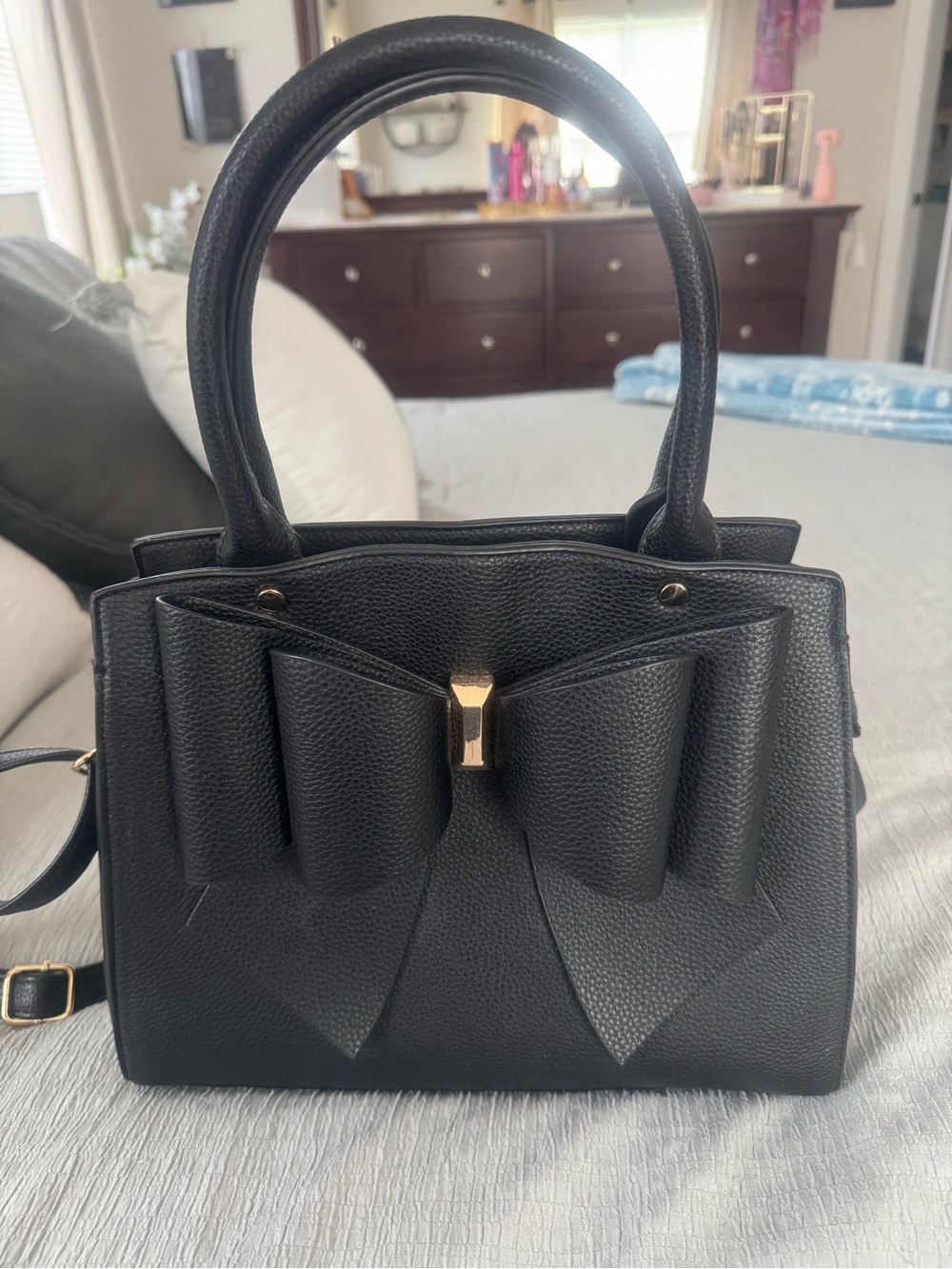 Women’s Black Bow-Accent Tote Bag